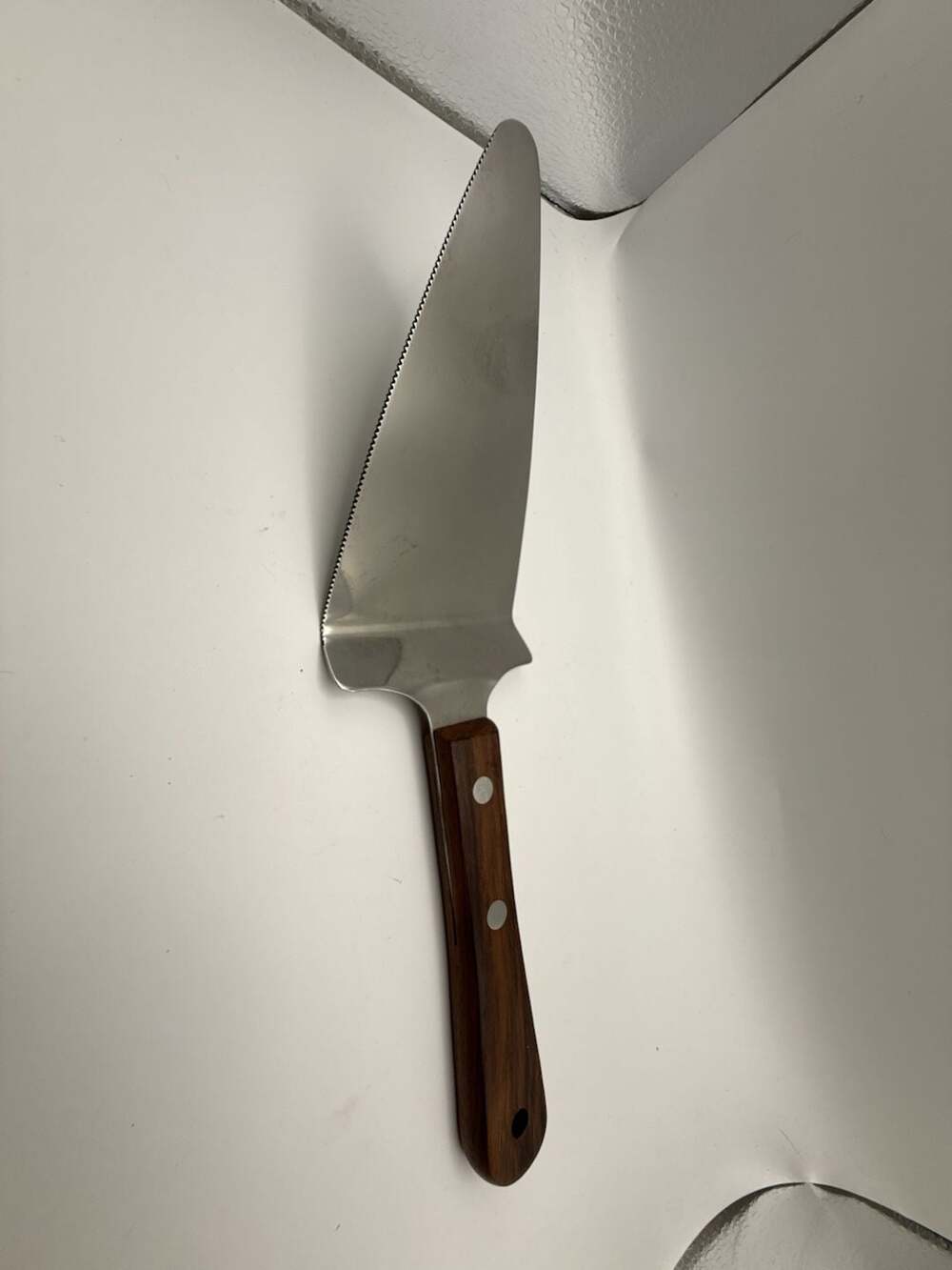 Vintage Vernco Stainless Steel & Wood Handle Serrated Pie Server